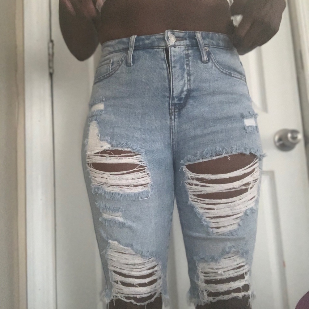 Bermuda ripped denim shorts